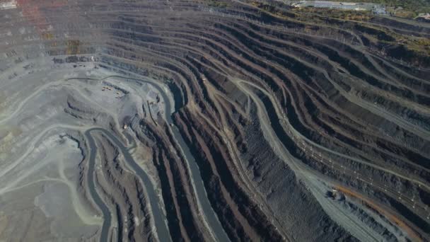 Steinbruch Tagebau Riesige Eisenerzmine Große Steinbruch Drohne Fliegt Über Die — Stockvideo