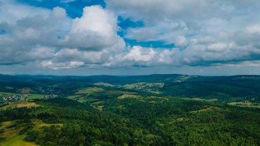 Dağlar gökyüzü bulutları