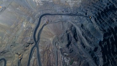 Büyük demir cevheri ocağı demir cevheri taş ocağı üst görüş Aero fotoğraf çekimi.