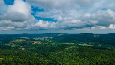 Dağlar gökyüzü bulutları