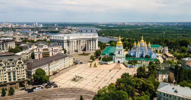 Mikhailovsky Altın Kubbeli Manastırı - Kiev 'deki etkin bir manastır