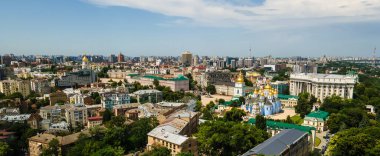 Kiev, Ukrayna 'nın başkenti. Kuş bakışı bir yaz insansız hava aracı ile çekim yapmak.