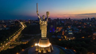 Ukrayna Kiev 'den Anavatan Anıtı