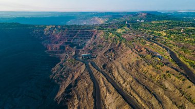 Taş ocağı demir cevheri üst görünüm madencilik