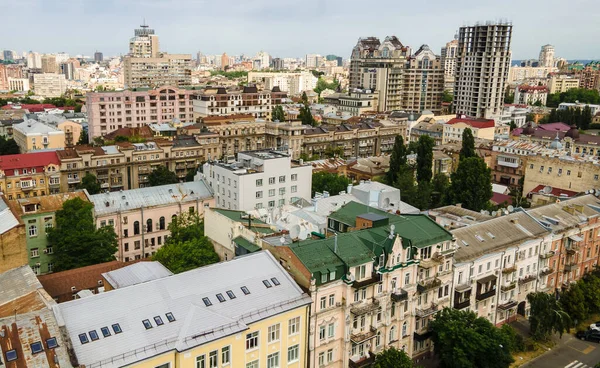 Kiev, Ukrayna 'nın başkenti. Kuş bakışı bir yaz insansız hava aracı ile çekim yapmak.