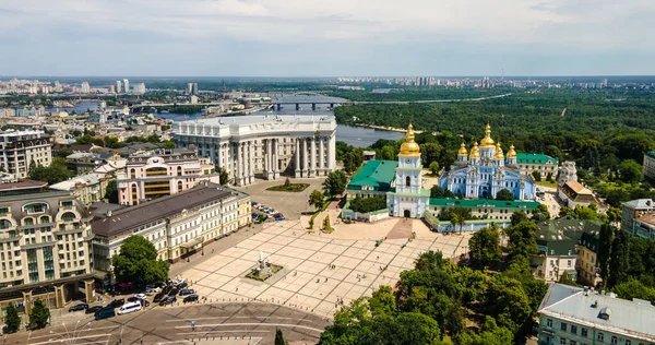 Monasterio Cúpula Dorada Mikhailovsky Monasterio Activo Kiev Desde Una Altura — Foto de Stock