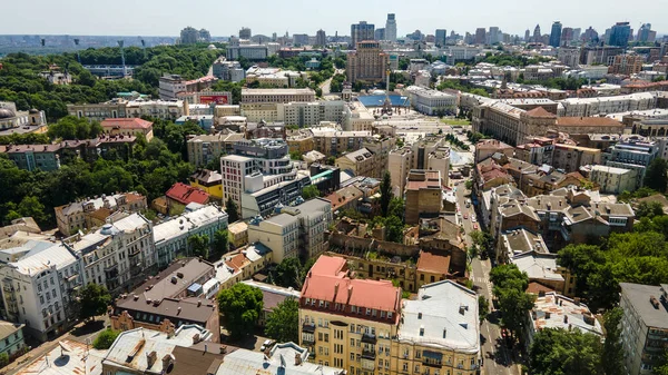 Kiev, Ukrayna 'nın başkenti. Kuş bakışı bir yaz insansız hava aracı ile çekim yapmak.
