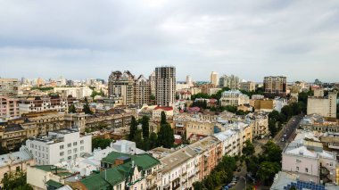 Kiev, Ukrayna 'nın başkenti. Kuş bakışı bir yaz insansız hava aracı ile çekim yapmak.
