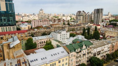 Kiev, Ukrayna 'nın başkenti. Kuş bakışı bir yaz insansız hava aracı ile çekim yapmak.