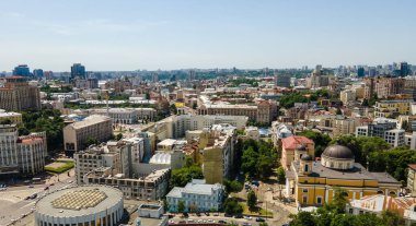 Kiev, Ukrayna 'nın başkenti. Kuş bakışı bir yaz insansız hava aracı ile çekim yapmak.