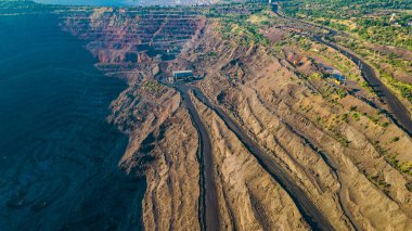Taş ocağı demir cevheri üst görünüm madencilik