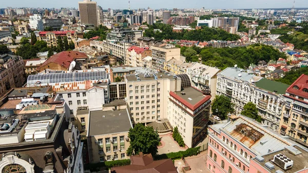 Kiev, Ukrayna 'nın başkenti. Kuş bakışı bir yaz insansız hava aracı ile çekim yapmak.