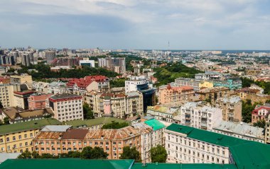 Kiev, Ukrayna 'nın başkenti. Kuş bakışı bir yaz insansız hava aracı ile çekim yapmak.