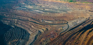 Taş ocağı demir cevheri üst görünüm madencilik