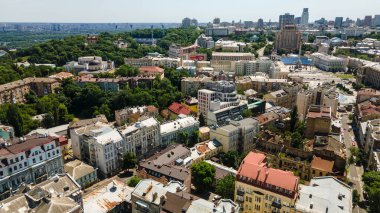 Kiev, Ukrayna 'nın başkenti. Kuş bakışı bir yaz insansız hava aracı ile çekim yapmak.