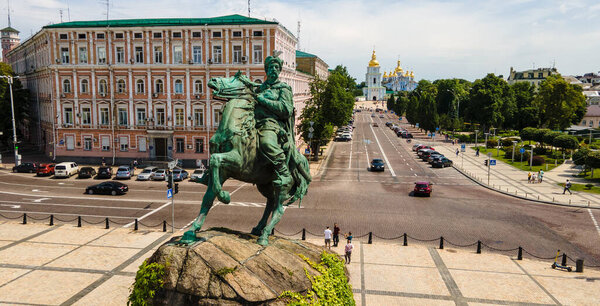 Памятник Богдану Хмельницкому в Киеве - памятник гетману Украины