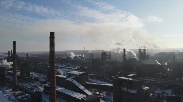 Planta Metalúrgica Humo Las Chimeneas Video Filmación Dron — Vídeo de stock