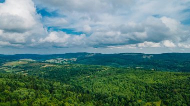 Dağlar gökyüzü bulutları