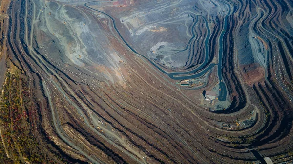 巨型铁矿采石场采石场顶景Aero照片拍摄 — 图库照片