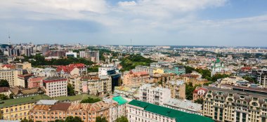 Kiev, Ukrayna 'nın başkenti. Kuş bakışı bir yaz insansız hava aracı ile çekim yapmak.