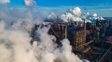 Bacalardan çıkan metalürjik bitki dumanı endüstriyel dron fotoğrafçılığı