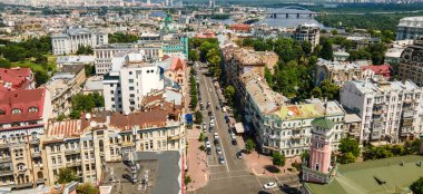 Kiev, Ukrayna 'nın başkenti. Kuş bakışı bir yaz insansız hava aracı ile çekim yapmak.