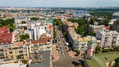 Kiev, Ukrayna 'nın başkenti. Kuş bakışı bir yaz insansız hava aracı ile çekim yapmak.
