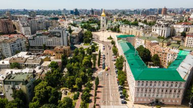 Kiev, Ukrayna 'nın başkenti. Kuş bakışı bir yaz insansız hava aracı ile çekim yapmak.