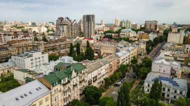 Kiev, Ukrayna 'nın başkenti. Kuş bakışı bir yaz insansız hava aracı ile çekim yapmak.