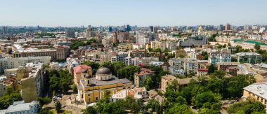 Kiev, Ukrayna 'nın başkenti. Kuş bakışı bir yaz insansız hava aracı ile çekim yapmak.