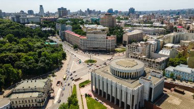 Kiev, Ukrayna 'nın başkenti. Kuş bakışı bir yaz insansız hava aracı ile çekim yapmak.