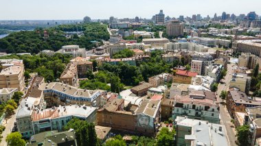 Kiev, Ukrayna 'nın başkenti. Kuş bakışı bir yaz insansız hava aracı ile çekim yapmak.