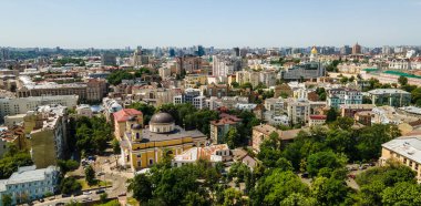Kiev, Ukrayna 'nın başkenti. Kuş bakışı bir yaz insansız hava aracı ile çekim yapmak.