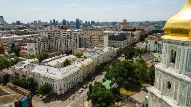 Kiev, Ukrayna 'nın başkenti. Kuş bakışı bir yaz insansız hava aracı ile çekim yapmak.