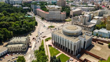 Kiev, Ukrayna 'nın başkenti. Kuş bakışı bir yaz insansız hava aracı ile çekim yapmak.