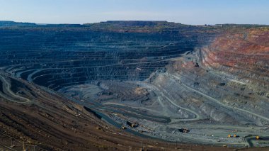 Büyük demir cevheri ocağı demir cevheri taş ocağı üst görüş Aero fotoğraf çekimi.