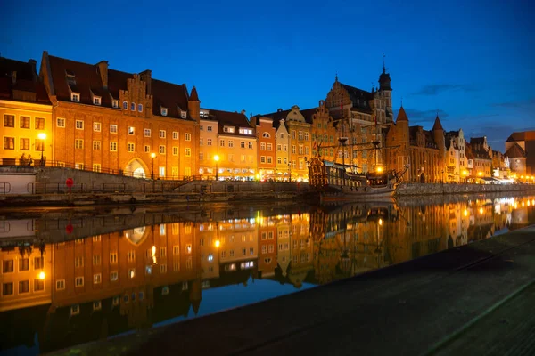 피추레스 시가지 Gdansk 건축적 부두의 — 스톡 사진