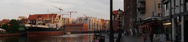 Şehir Panorama Gemisi Yaz Gezginleri Eski Şehir Gdansk Poland Temmuz — Stok fotoğraf