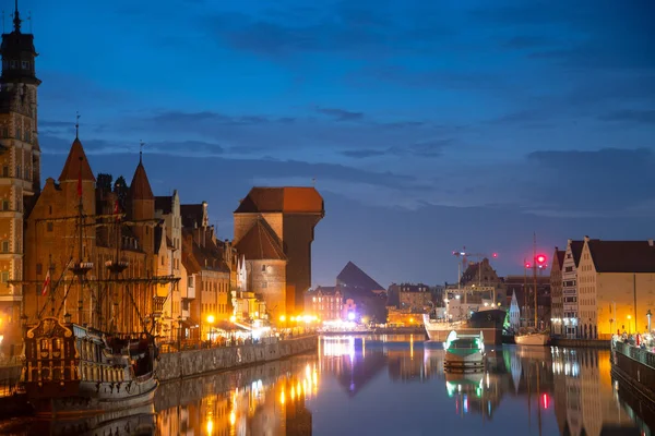 Malowniczy Letni Wieczór Panorama Architektonicznego Nasypu Molo Oświetlenie Kanału Rzeki — Zdjęcie stockowe
