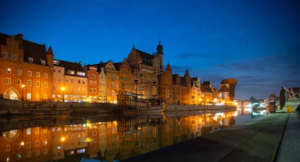 Pitoresca Noite Verão Panorama Cais Arquitetônico Cidade Velha Gdansk Polônia — Fotografia de Stock