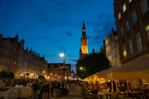 波兰Gdansk古城建筑夜晚街的风景夏夜全景 2022年7月6日 — 图库照片