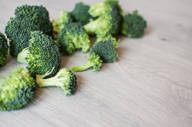 Genç yeşil brokoli cilt bakımı vücut için yararlı ve önemli maddeler için değerli kaynaklardır..