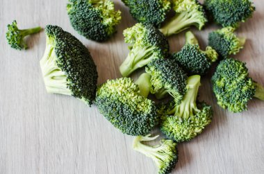 Genç yeşil brokoli cilt bakımı vücut için yararlı ve önemli maddeler için değerli kaynaklardır..