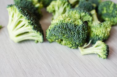 Genç yeşil brokoli cilt bakımı vücut için yararlı ve önemli maddeler için değerli kaynaklardır..