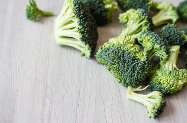 Genç yeşil brokoli cilt bakımı vücut için yararlı ve önemli maddeler için değerli kaynaklardır..