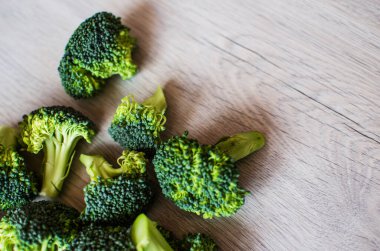 Genç yeşil brokoli cilt bakımı vücut için yararlı ve önemli maddeler için değerli kaynaklardır..