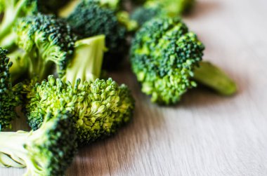 Genç yeşil brokoli cilt bakımı vücut için yararlı ve önemli maddeler için değerli kaynaklardır..