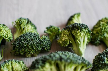 Genç yeşil brokoli cilt bakımı vücut için yararlı ve önemli maddeler için değerli kaynaklardır..