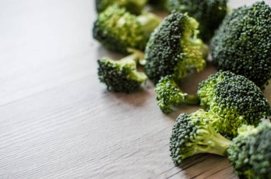 Genç yeşil brokoli cilt bakımı vücut için yararlı ve önemli maddeler için değerli kaynaklardır..