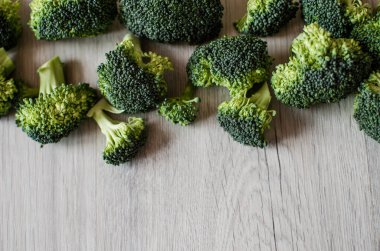 Genç yeşil brokoli cilt bakımı vücut için yararlı ve önemli maddeler için değerli kaynaklardır..